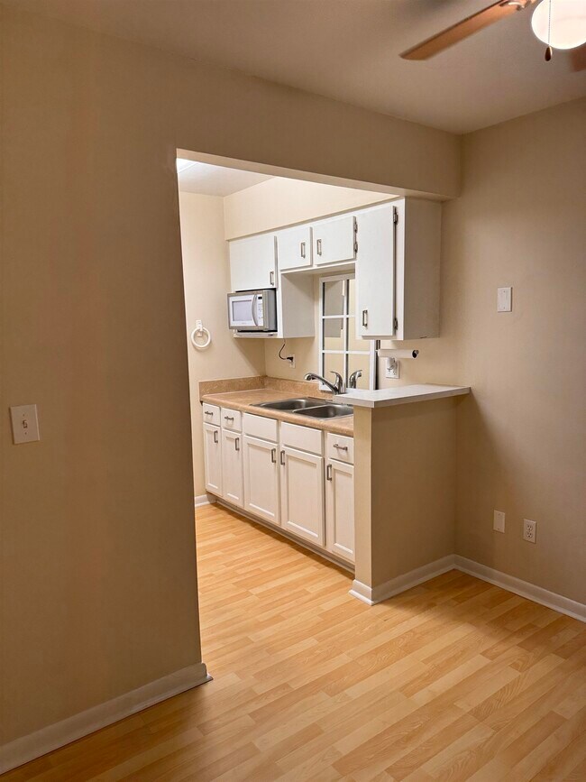 Building Photo - 600 Domenico Cir