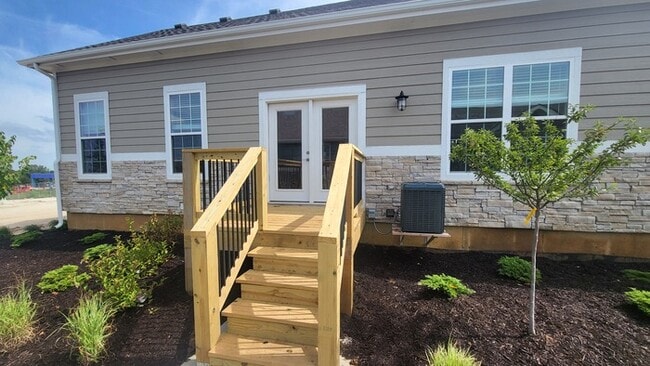 Building Photo - Maintenance free living in Blue Valley School district