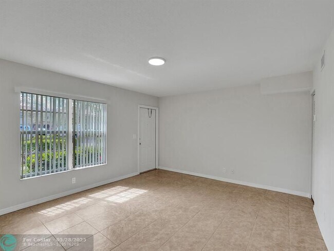 Building Photo - 8503 NW 35th Ct