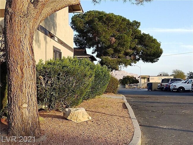 Building Photo - 2112 Sun Ave