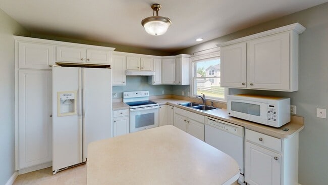 Building Photo - 3 Bedroom House for Rent