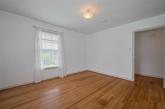 Building Photo - 3610 Glen Haven Blvd