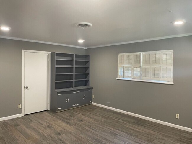 Building Photo - Remodeled Anderson Island Home