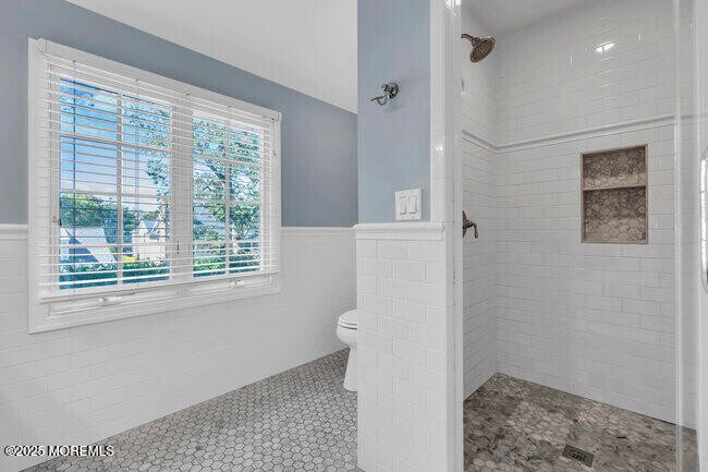 Building Photo - 12 Red Oak Dr