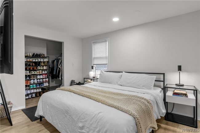 Building Photo - 641 Forest