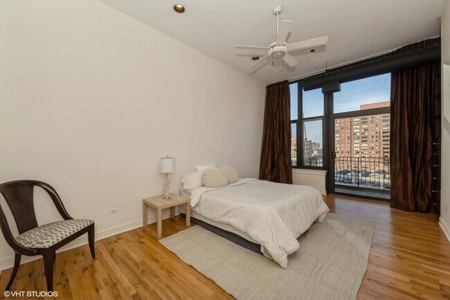 Building Photo - 333 W Hubbard St