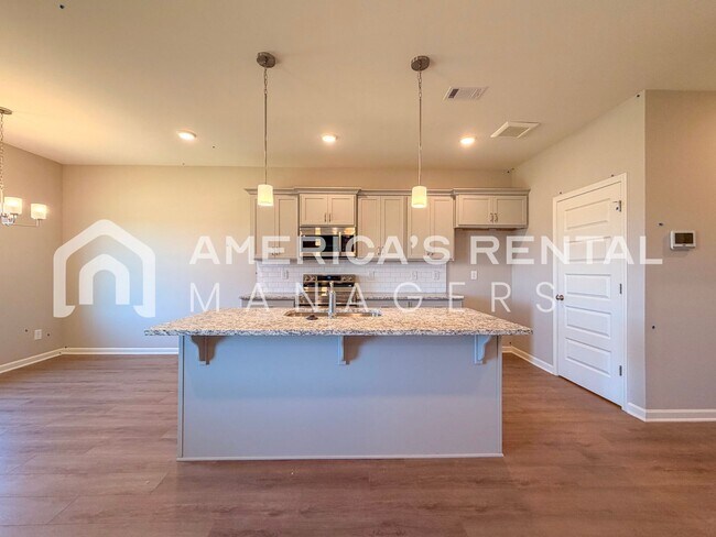 Building Photo - DEPOSIT PENDING!!! - Brand New Three Bedroom Hudson Plan for Rent in Tuscaloosa! Sign a 13-month ...