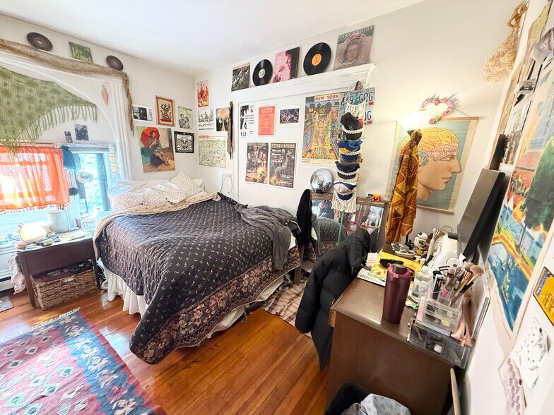 Building Photo - 60 Empire St