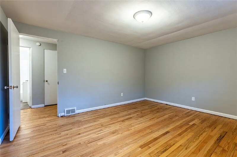 Building Photo - 2273 Pauline Ave