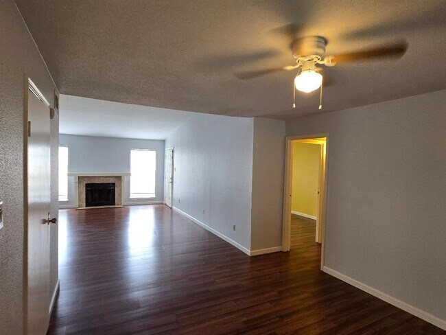 Building Photo - 7400 Bellerive Dr