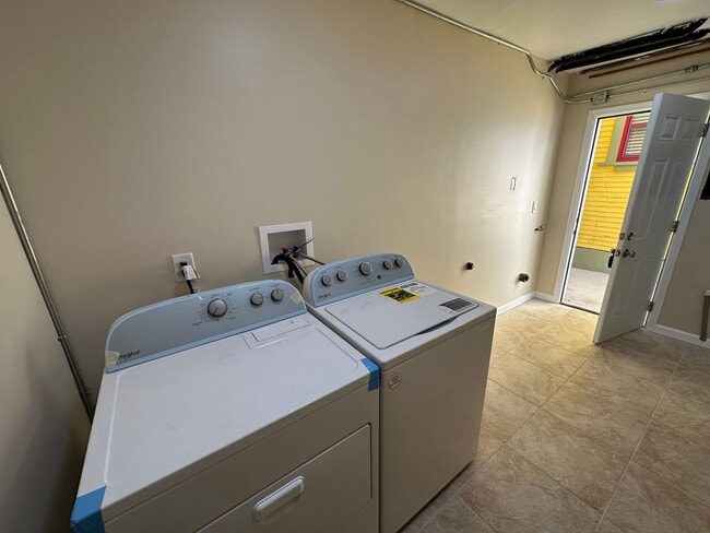 Building Photo - 678 N Shaffer St