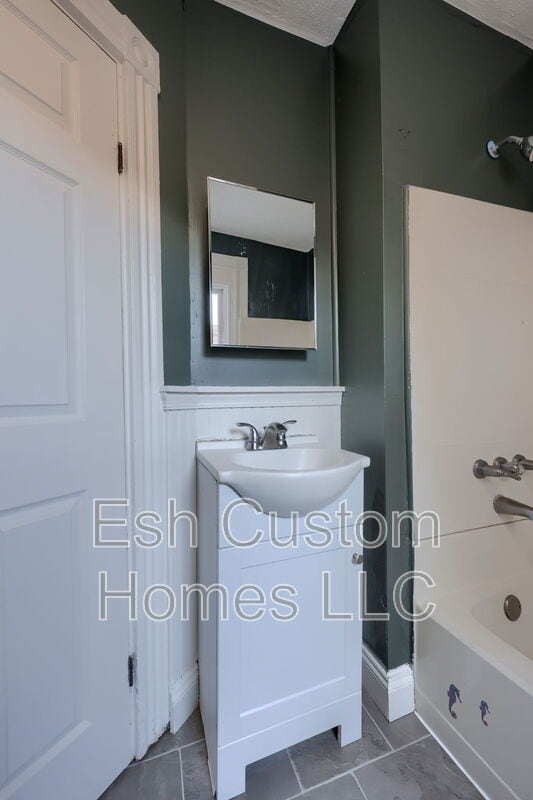 Building Photo - 227 S Ann St