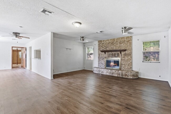 Building Photo - Beauty in Burleson ISD