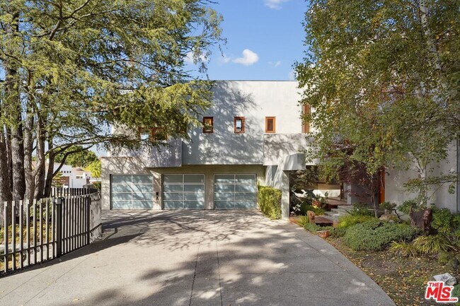 Building Photo - 2238 Stradella Rd