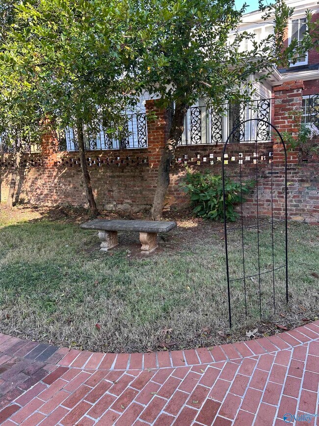 Building Photo - 620 Sherman St SE