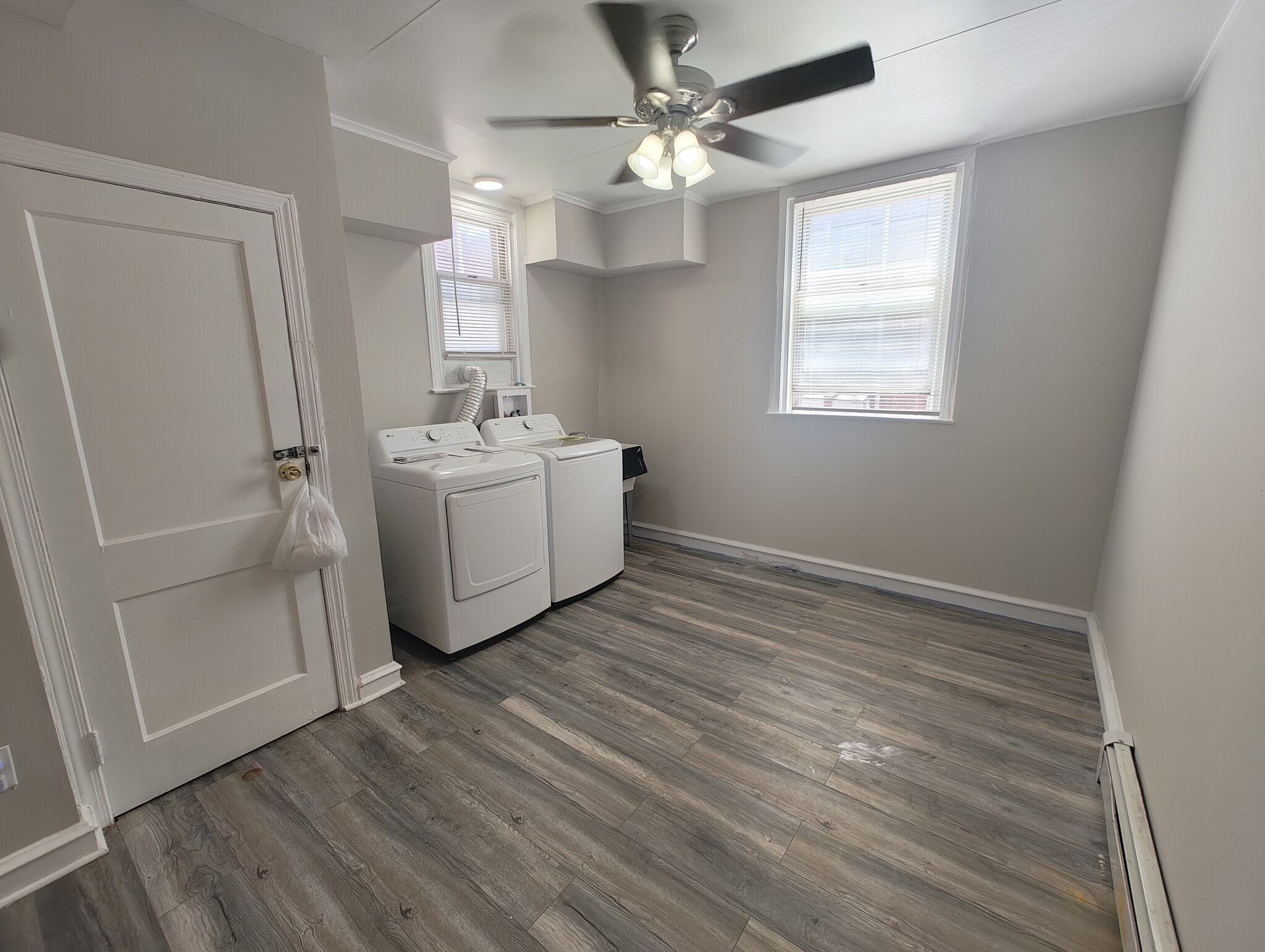 Laundry - 1624 E Mayland St
