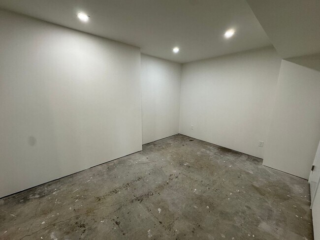 Building Photo - Open House Sunday 4/19 11 am - 12 pm:  Beautifully Updated Corner-Lot Home in Millbrae – Spacious...