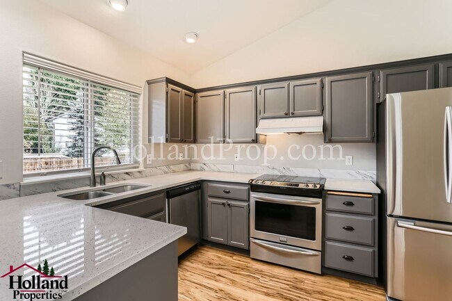 Building Photo - Wonderful 3 Bedroom Hillsboro Home!