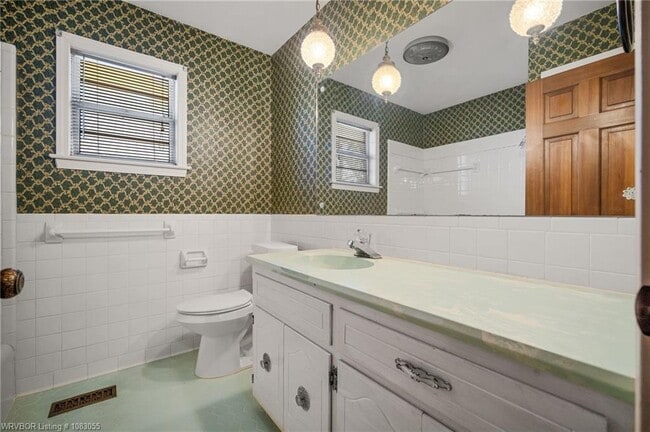 Building Photo - 6014 Park Ave