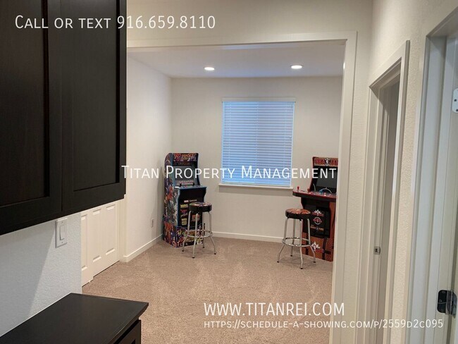 Building Photo - 1033 Oakbriar Cir