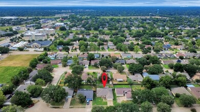 Building Photo - 13610 Piney Oaks Dr