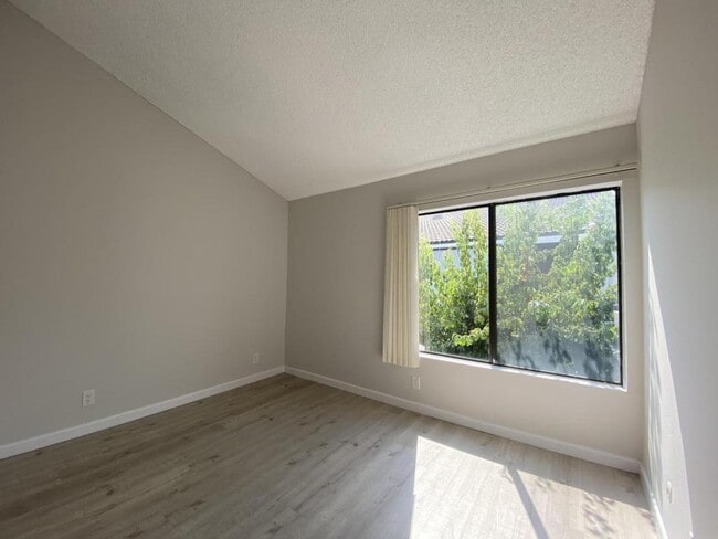 Building Photo - 181 N Richmont Dr