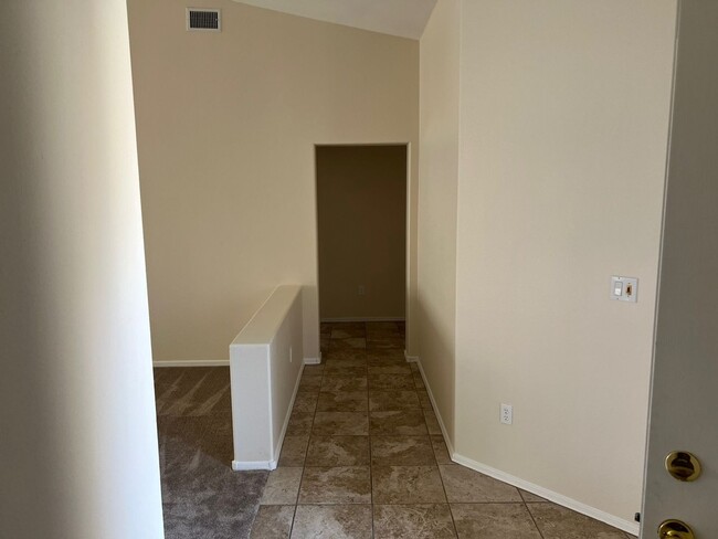 Building Photo - Move in Quick! 2 Bedroom Townhome in Sun C...