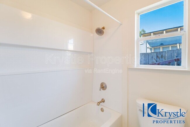 Building Photo - 547 Porter St