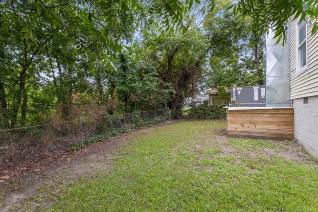 Building Photo - 4BR | 2 Full Baths | Downtown Newport News