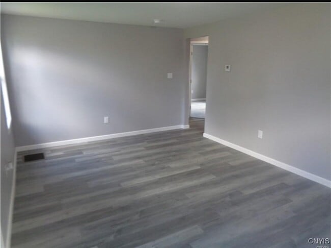 Building Photo - 303 Kirsch Dr