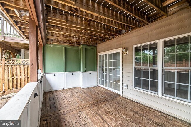 Building Photo - 24635 Kings Canyon Square
