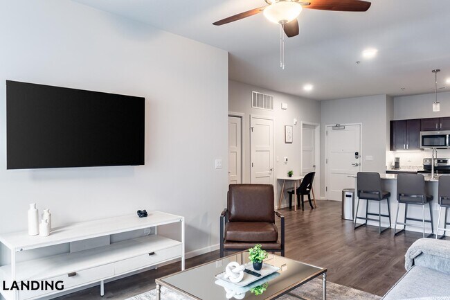 Building Photo - 2023 N Broadmoor Ave