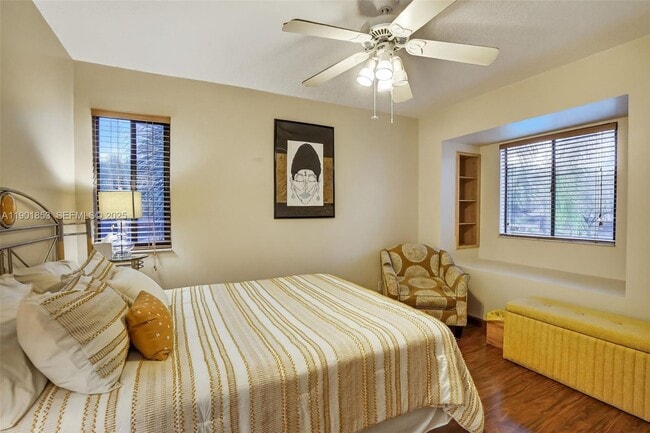 Building Photo - 1002 NW 105th Ave