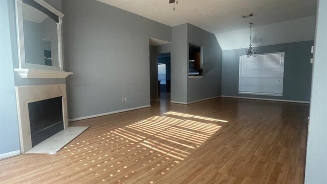 Building Photo - 9238 Golden Sunshine Dr
