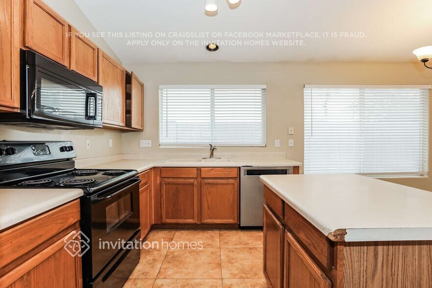 Building Photo - 4073 E Princeton Ave