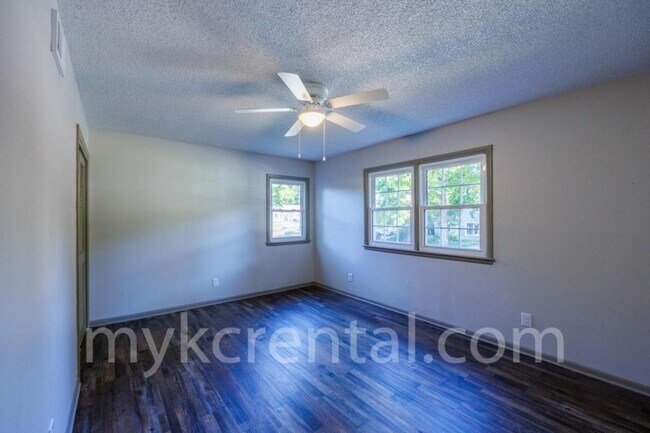 Building Photo - 7915 W 59th Terrace