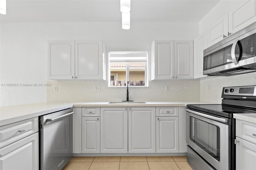 Building Photo - 18348 SW 139th Pl