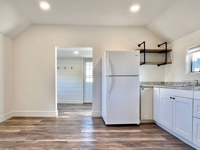 Building Photo - Fresh, Fun & Close to Elk Lake