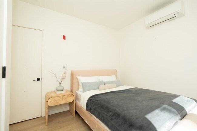 Building Photo - 328 Pacific Ave