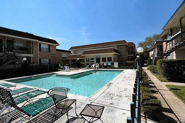 Building Photo - 2250 Bering Dr
