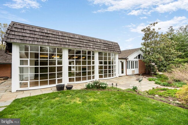 Building Photo - 3800 Military Rd