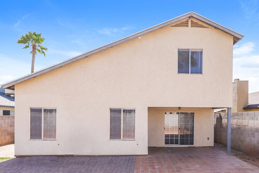 Building Photo - 3104 E Siesta Ln