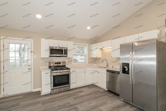 Building Photo - 5 Spring Fawn Ln