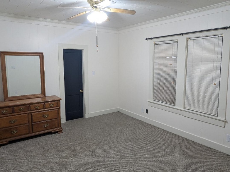 Building Photo - 724 N Eastern Ave