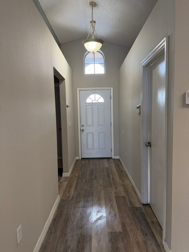 Building Photo - 3 Bed 2 Bath Home in BVL for Rent