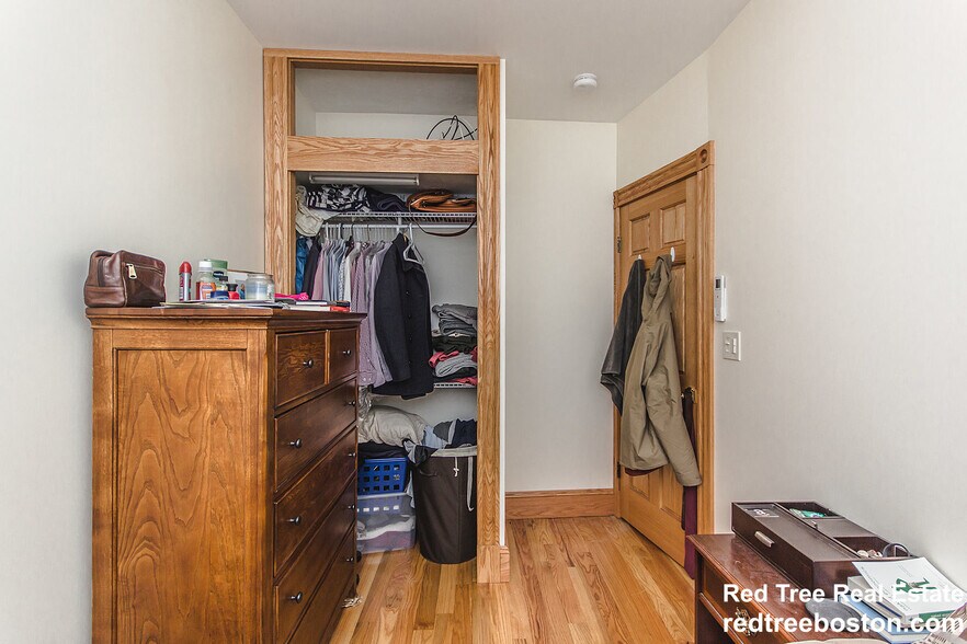 Building Photo - 37 Charles St