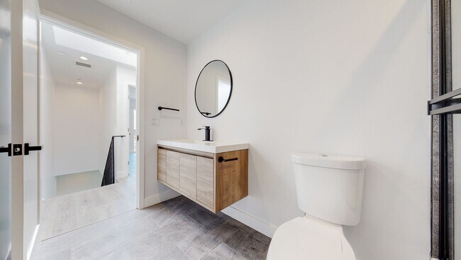 Building Photo - 1435 Westmoreland Ave