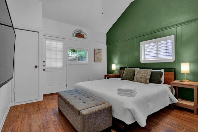 Building Photo - 211 Lessin Ln