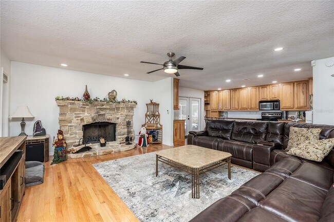 Building Photo - 22481 Southshore Dr