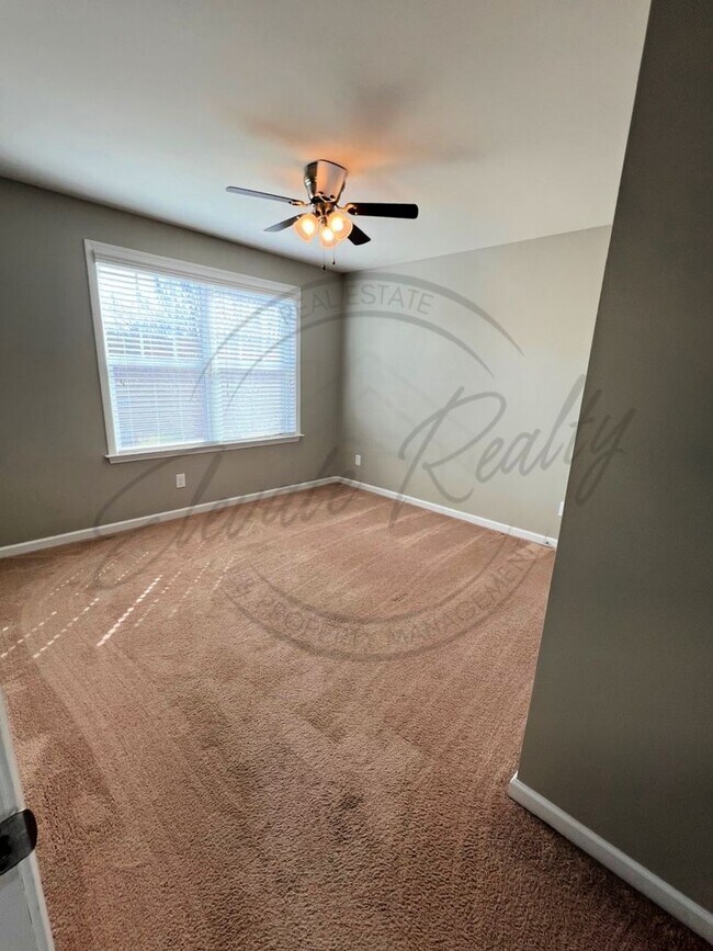 Building Photo - 1676 Stonewater Dr